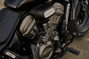 Benda Rock 707 2027 – Linke Motorseite mit Luftfiltergehäuse, Motordeckel und Fußraste