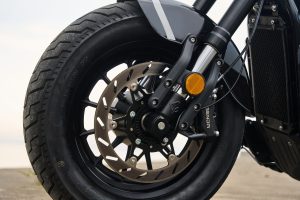Benda Rock 707 2027 – Vorderrad mit gelochter Bremsscheibe und Bremszange mit Benda-Schriftzug