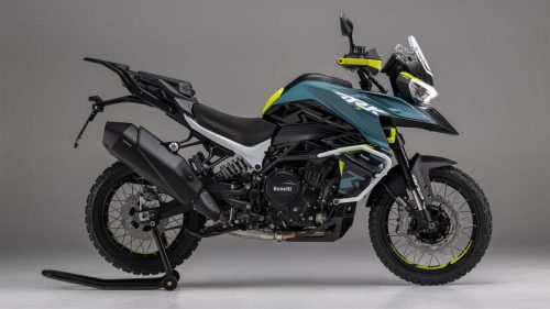 Benelli TRK 902 Xplorer (2026) – Messefoto von der EICMA 2025, Frontansicht mit grobstolliger Gelaendebereifung