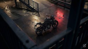 BMW F 450 R 2027 – in Cosmic Black, Blick von oben durch ein Geländer auf ein nasses Parkdeck bei Nacht (KI-generiertes BMW-Pressebild)