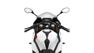 BMW F 450 RR 2027 – M Sport in Snaefell Weiß / M Motorsport, Studioaufnahme von vorn oben auf Tank mit M-Motorsport-Akzenten und Lenkerstummel