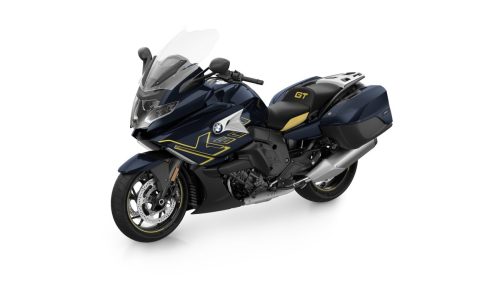 BMW K 1600 GT 2027 Edition II in Imperialblau metallic mit gelben Akzenten – Dreiviertel-Frontansicht im Studio