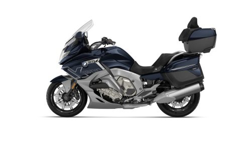 BMW K 1600 GTL 2027 Edition II in Imperialblau metallic – Seitenansicht links mit Topcase und silbernem Verkleidungsunterteil