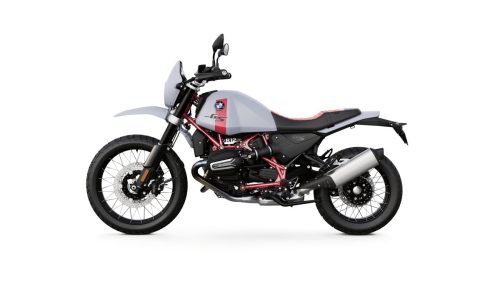 BMW R 12 G/S 2027 Option 719 in Frozen Brooklyngrau metallic – Seitenansicht links mit groben Stollenreifen im Studio