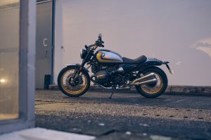BMW R 12 nineT 2025 – Seitenansicht komplett, Avus-Silber
