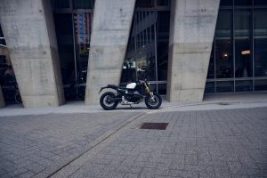 BMW R 12 nineT 2025 – Seitenansicht links, San-Remo-Grün