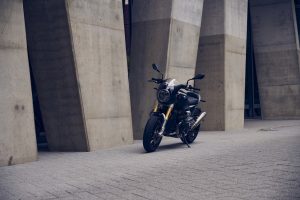BMW R 12 nineT 2025 – Frontansicht schräg rechts, Schwarz