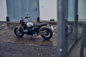 BMW R 12 nineT 2025 – Seitenansicht links, San-Remo-Grün