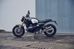 BMW R 12 nineT 2025 – Seitenansicht links, San-Remo-Grün