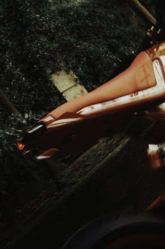 BRABUS URBAN E First Edition 2026 – Elektromotorrad in Fusion Red mit farbcodiertem Masterpiece-Ledersitz