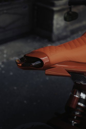 BRABUS URBAN E First Edition Fusion Red 2026 – Heckpartie mit Monocoque-Sitzbank und translucentem LED-Rücklicht