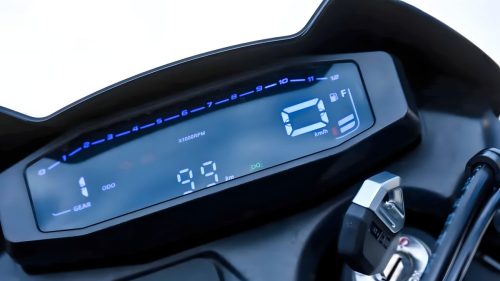 CFMoto 250 Dual – LCD-Display mit Drehzahlbalken, Geschwindigkeitsanzeige, Ganganzeige und Tankfüllstand