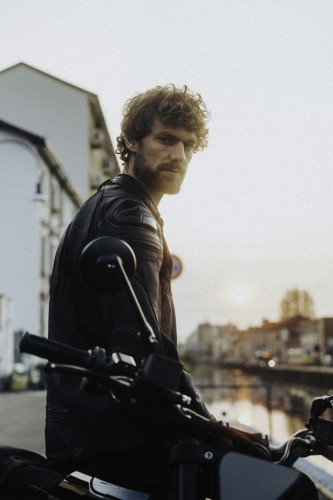 DAB 1a BRABUS 2026 – Heckpartie mit Carbon-Bellypan und schwarzem Kotflügel