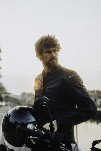 DAB 1a BRABUS 2026 – Detail des 72-Volt-Antriebs mit schwarzem Motorgehäuse und Carbon-Akzenten