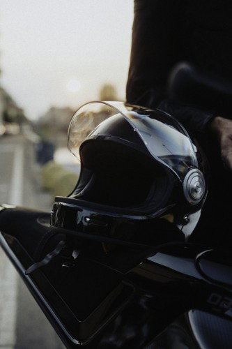 DAB 1a BRABUS 2026 – Frontscheinwerfer mit Lens-Optik und BRABUS-Logo in Carbon gerahmt