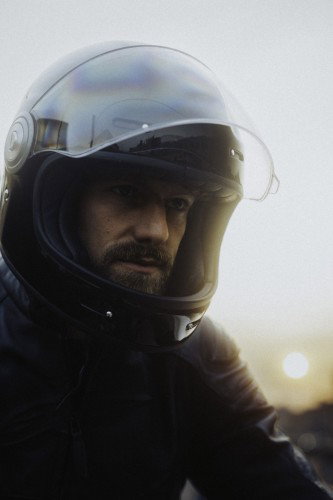 DAB 1a BRABUS 2026 – Nahaufnahme der Carbon-Front-Ducts und des schwarzen Frontkotflügels