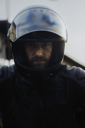 DAB 1a BRABUS 2026 – Detail der linken Seite mit Alcantara-Sitzbank und Carbon-Elementen