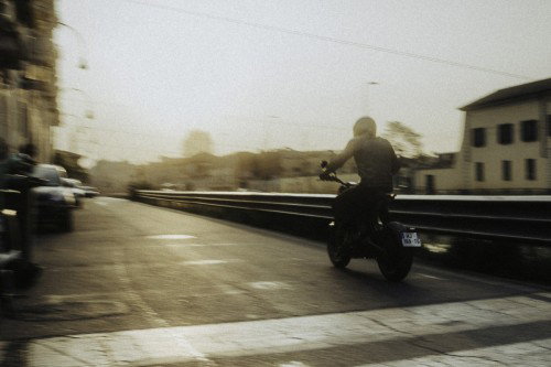 DAB 1a BRABUS 2026 – Detail der schwarzen Radnabe mit grauen Akzentlinien