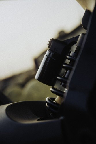 DAB 1a BRABUS 2026 – Detail der Shell-gequilteten Alcantara-Sitzbank mit grauer Naht