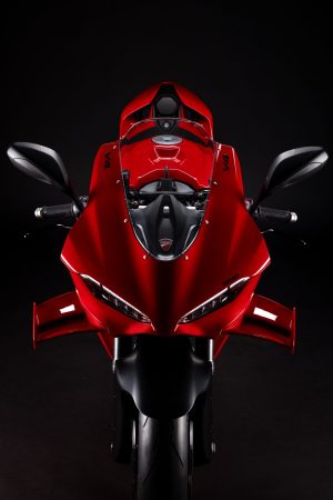 Ducati Panigale V4 2027 – Frontansicht im dunklen Studio mit Spiegeln und Winglets