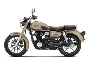 Honda CB350C Special Edition 2026 – Seitenansicht von der Gegenseite in Mat Dune Brown mit Chromauspuff und brauner Sitzbank