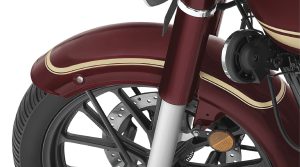 Honda CB350C Special Edition 2026 – Vorderer Kotflügel in Rot mit cremefarbenen Zierstreifen und Chrom-Gabelrohr