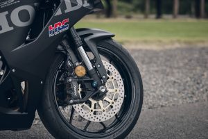 Honda CBR600RR 2027 – Showa-Big-Piston-USD-Gabel, 310-mm-Bremsscheiben und Nissin-Radialbremssattel