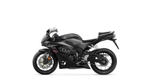 Honda CBR600RR 2027 in Matt Ballistic Black Metallic – Studioaufnahme, Seitenansicht von links