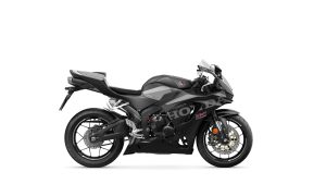 Honda CBR600RR 2027 in Matt Ballistic Black Metallic – Studioaufnahme, Seitenansicht von rechts