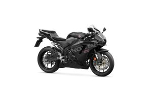 Honda CBR600RR 2027 in Matt Ballistic Black Metallic – Studioaufnahme, Dreiviertelansicht von hinten rechts