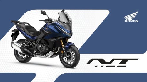 Honda NT1100 2027 in Pearl Hawkseye Blue – Dreiviertelansicht von vorne mit Tourer-Verkleidung und goldener Gabel, Studiografik mit Honda-Logo