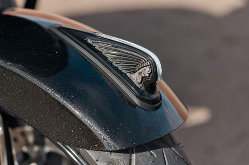 indian-2026-challenger-125th-18-detail-kotfluegel-ornament