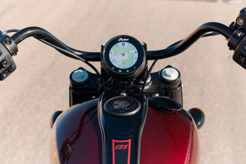 indian-2026-chief-vintage-125th-05-detail-touchscreen-navigation