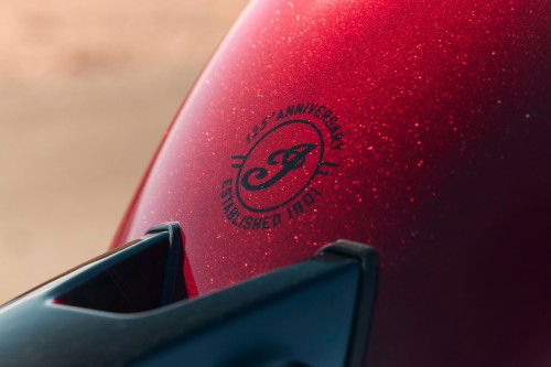 indian-2026-chief-vintage-125th-06-detail-125th-badge-kotfluegel