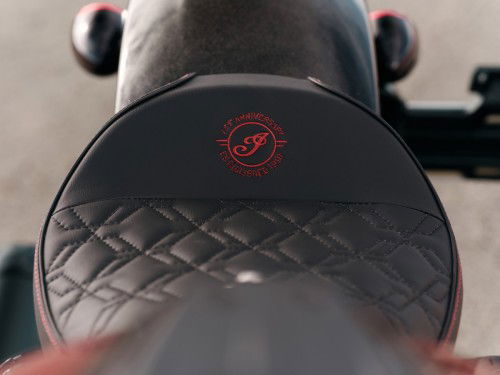 indian-2026-scout-bobber-125th-06-detail-sitz-steppung