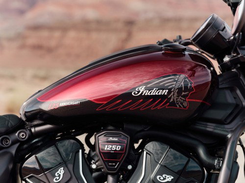 indian-2026-scout-bobber-125th-08-detail-tank-links-indian-logo