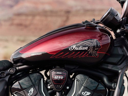 indian-2026-scout-bobber-125th-08-detail-tank-links-indian-logo