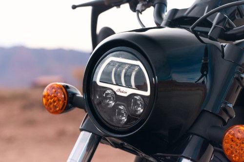 indian-2026-scout-bobber-125th-12-detail-scheinwerfer