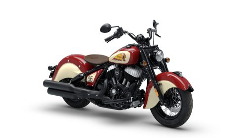 Studioaufnahme in Dreiviertelansicht von vorn rechts, freigestellt vor weißem Hintergrund, Zweifarblackierung in Indian Motorcycle Red und Cream