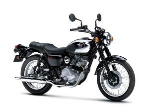 Kawasaki Meguro S1 2027 in Ebony – Dreiviertelansicht von vorn rechts mit luftgekühltem 233-cm³-Einzylinder, Rundscheinwerfer und verchromtem Tropfentank
