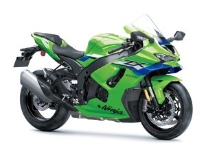 Kawasaki Ninja ZX-10R 2027 – Seitenansicht schräg von vorne rechts in Lime Green / Blue 24 vor weißem Hintergrund