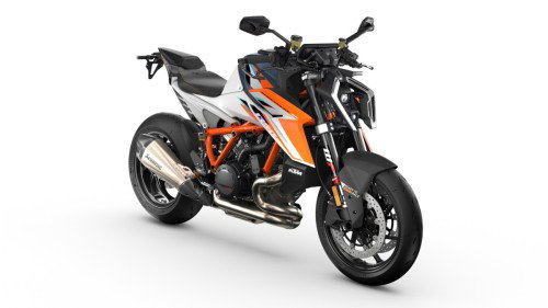 KTM 1390 Super Duke RR 2026 – Studio-Front-Dreiviertelansicht rechts mit Akrapovic-Endschalldämpfer vor weißem Hintergrund