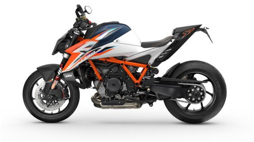 KTM 1390 Super Duke RR 2026 – Studio-Seitenansicht links mit Carbon-Teilen vor weißem Hintergrund