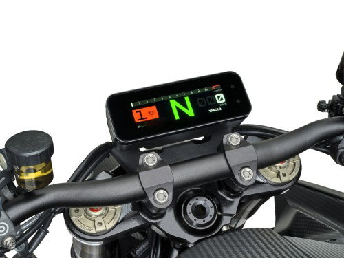 KTM 1390 Super Duke RR Track 2026 – Studioaufnahme schräg von vorn rechts mit Brembo-GP4-MS-Bremssätteln und 320-mm-Bremsscheiben