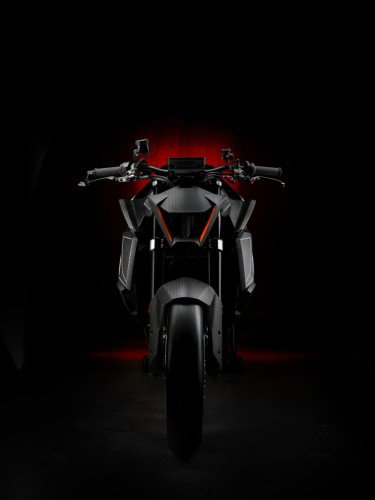 KTM 1390 Super Duke RR Track 2026 – Atmosphärische Studio-Seitenansicht mit dramatischer Beleuchtung auf Carbon-Verkleidung