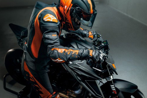 KTM 1390 Super Duke RR Track 2026 – Detail des Carbon-Monocoque-Solositzes ohne Heckverkleidung