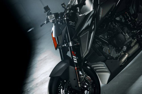 KTM 1390 Super Duke RR Track 2026 – Detailaufnahme des Carbon-Heckrahmens und Sub-Frame-Bereichs