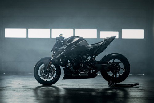 KTM 1390 Super Duke RR Track 2026 – Statische Seitenansicht mit fokussierter Rahmen- und Schwingen-Geometrie