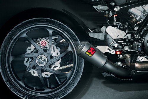 KTM 1390 Super Duke RR Track 2026 – Detailansicht der Fußrasten und Schalthebel-Mechanik