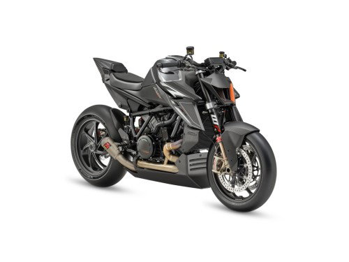 KTM 1390 Super Duke RR Track 2026 – Studio-Schlussansicht mit zentralem Branding und unlackierter Carbon-Verkleidung